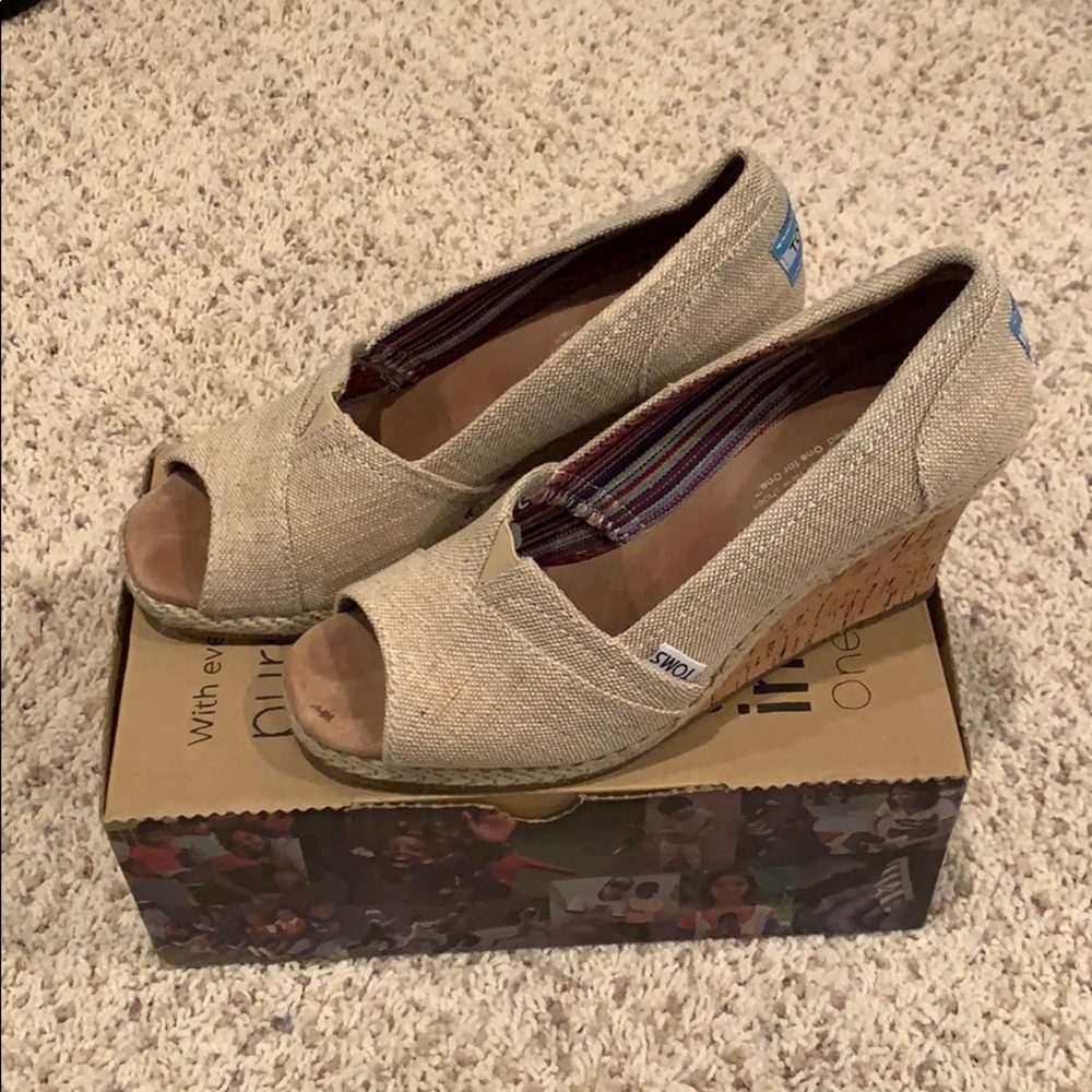 Toms Wedges size 8